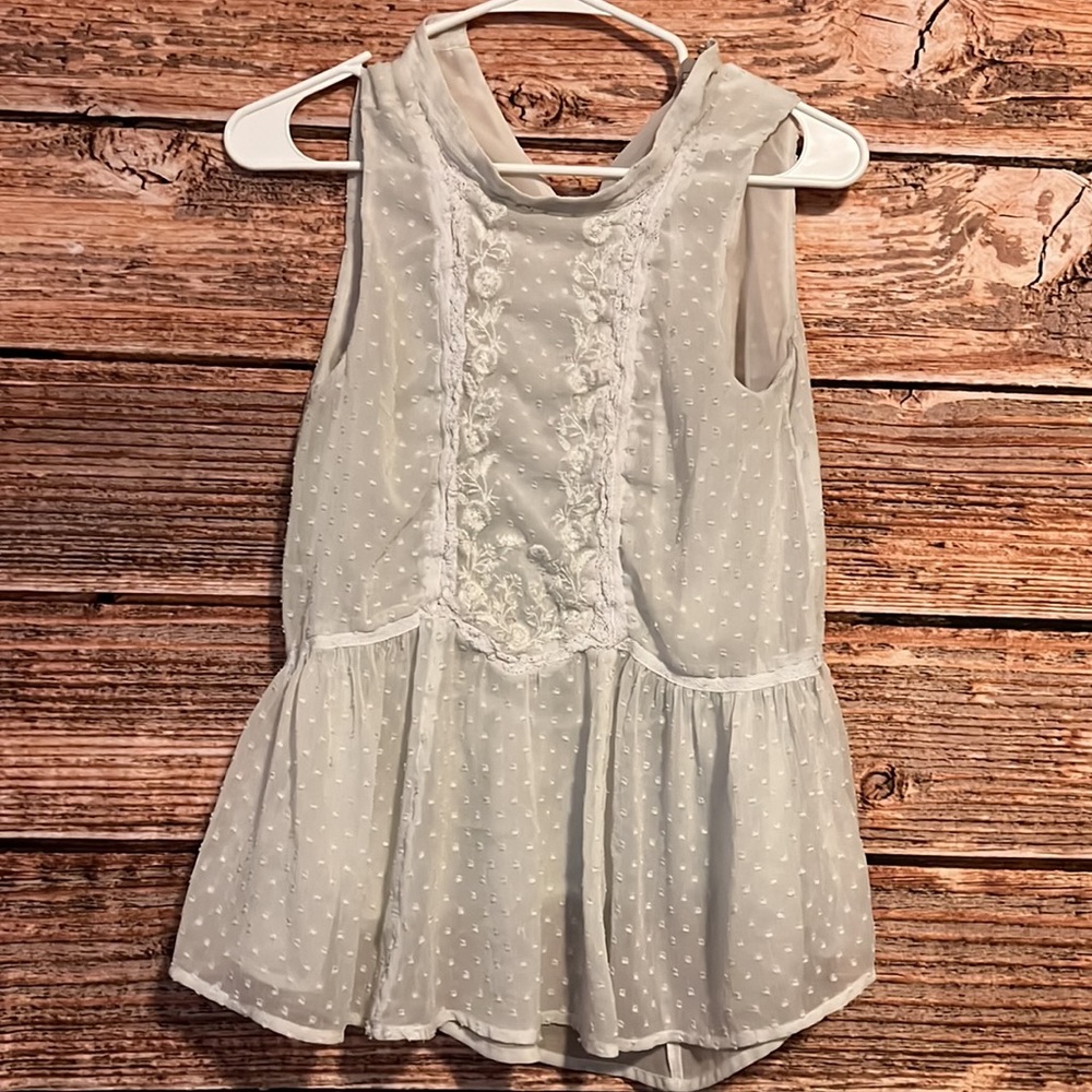 Loft• Beautiful Romantic White Flowy Top